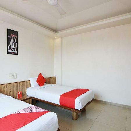 Oyo 24197 Saptaruchi Hotel Pimpri-Chinchwad ภายนอก รูปภาพ
