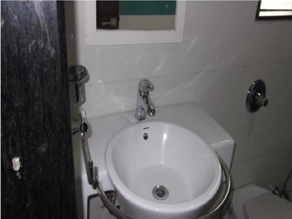 Oyo 24197 Saptaruchi Hotel Pimpri-Chinchwad ภายนอก รูปภาพ