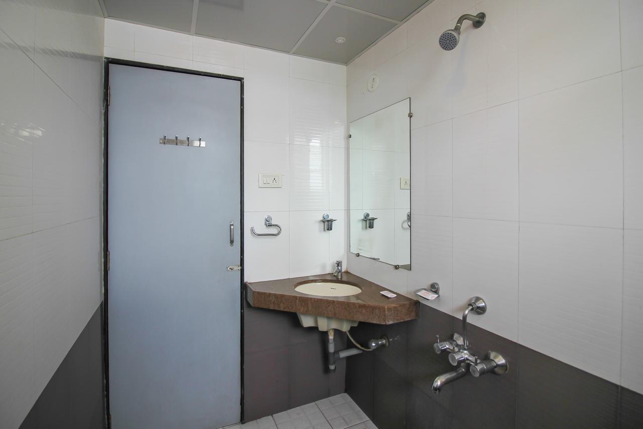 Oyo 24197 Saptaruchi Hotel Pimpri-Chinchwad ภายนอก รูปภาพ
