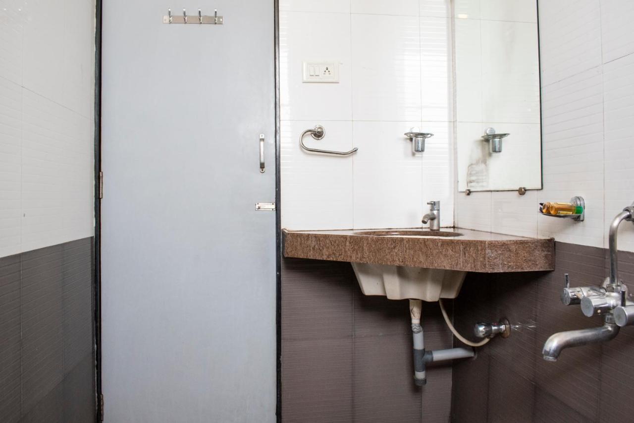 Oyo 24197 Saptaruchi Hotel Pimpri-Chinchwad ภายนอก รูปภาพ