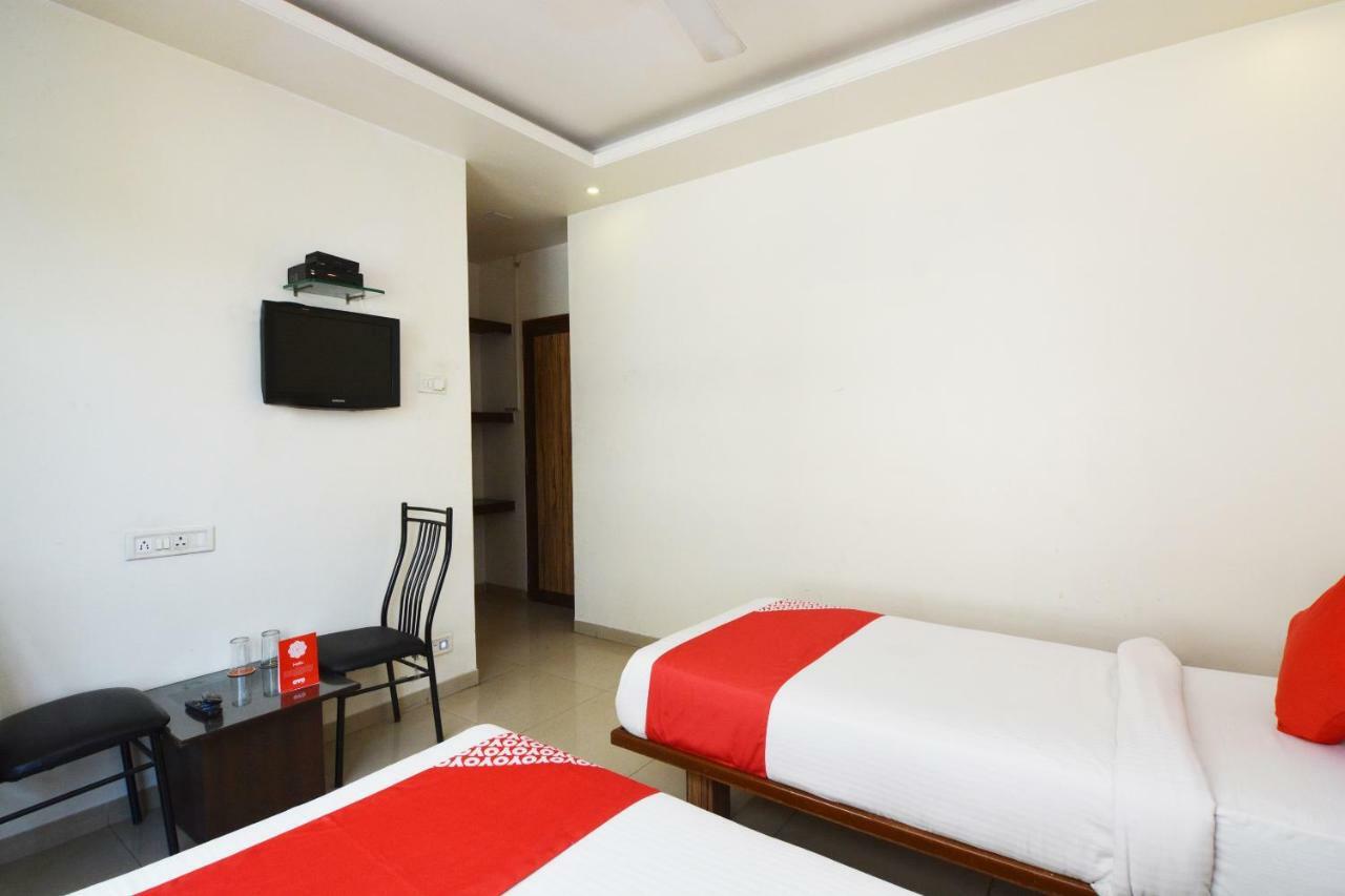 Oyo 24197 Saptaruchi Hotel Pimpri-Chinchwad ภายนอก รูปภาพ