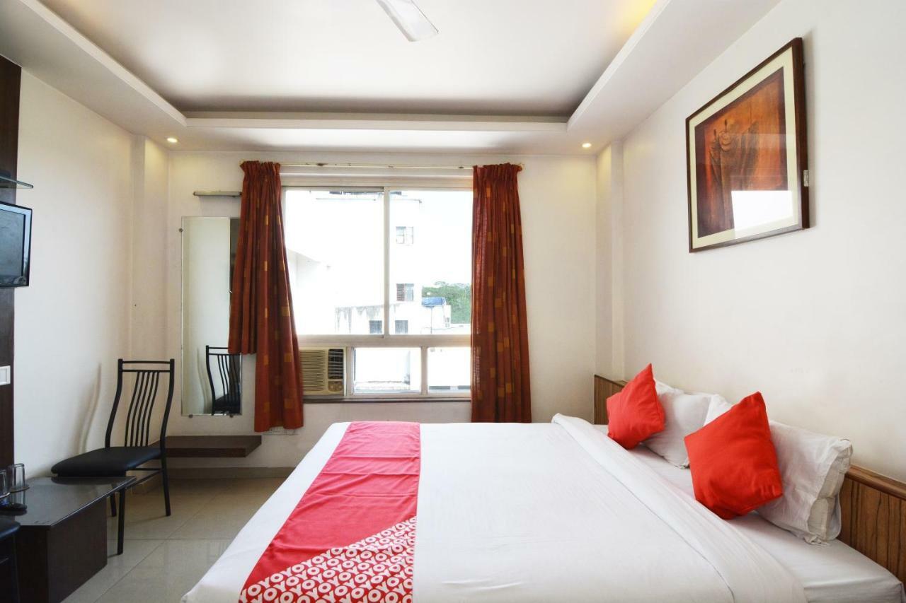 Oyo 24197 Saptaruchi Hotel Pimpri-Chinchwad ภายนอก รูปภาพ