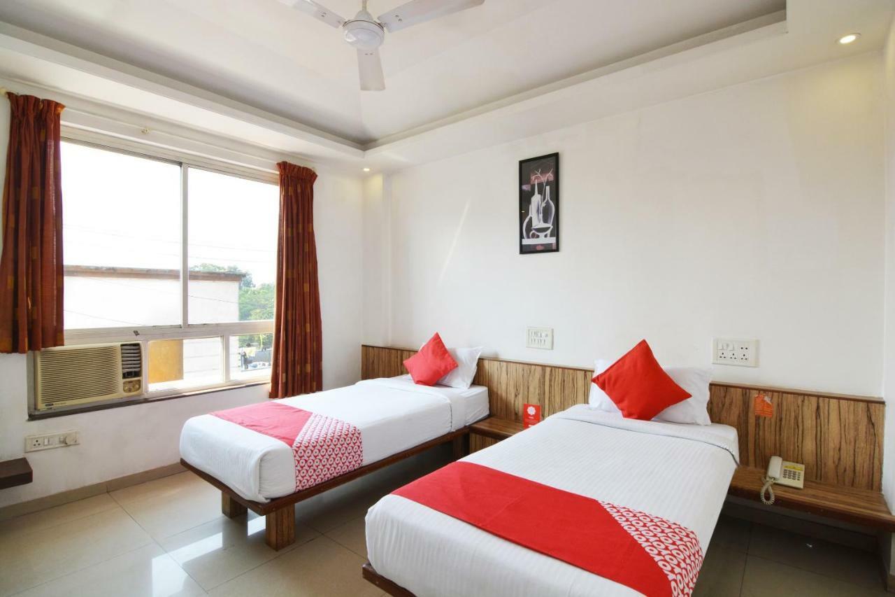 Oyo 24197 Saptaruchi Hotel Pimpri-Chinchwad ภายนอก รูปภาพ