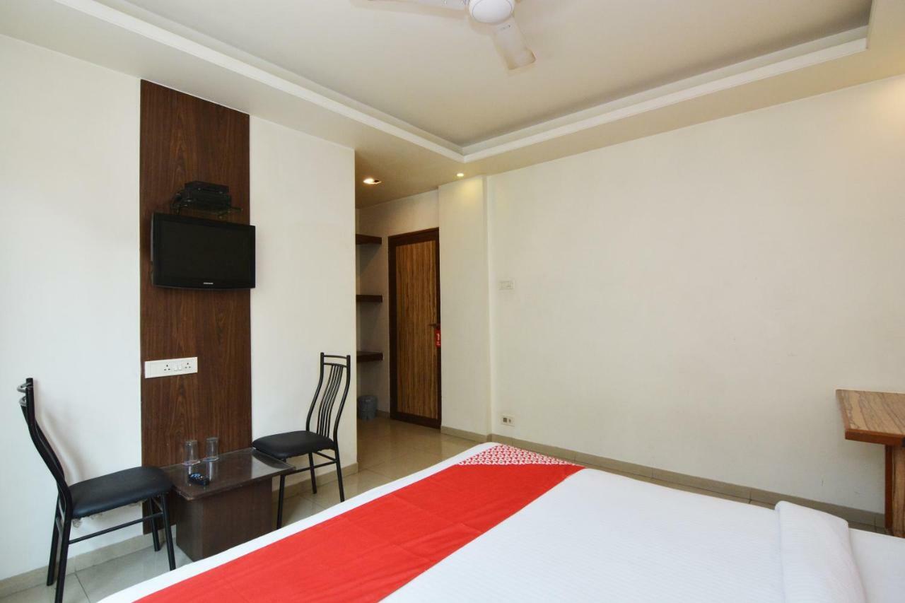 Oyo 24197 Saptaruchi Hotel Pimpri-Chinchwad ภายนอก รูปภาพ